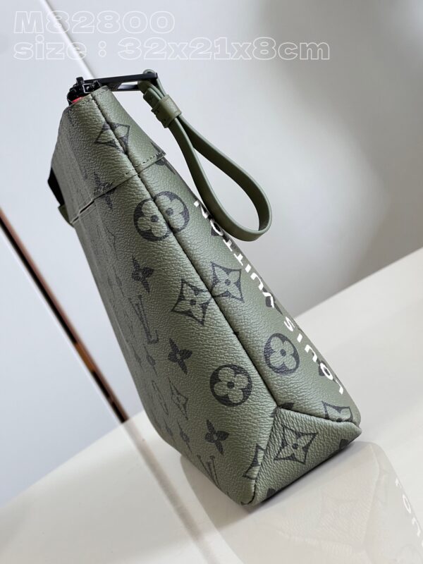 Louis Vuitton Pochette Voyage Souple