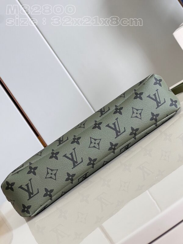 Louis Vuitton Pochette Voyage Souple