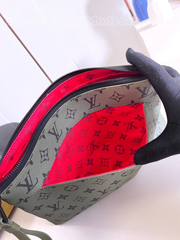 Louis Vuitton Pochette Voyage Souple