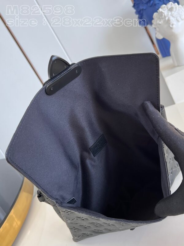 Louis Vuitton Pochette S-Lock