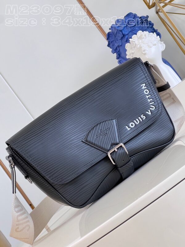 Louis Vuitton Montsouris Messenger