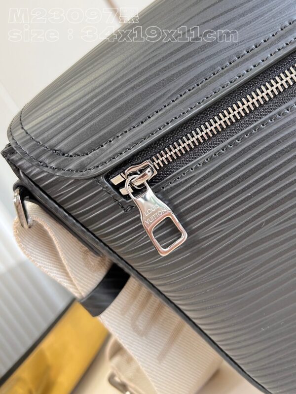 Louis Vuitton Montsouris Messenger