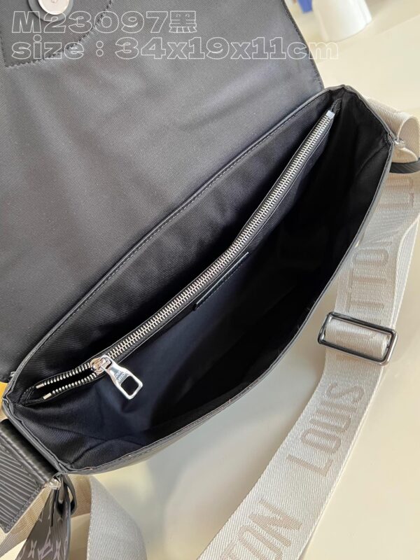 Louis Vuitton Montsouris Messenger