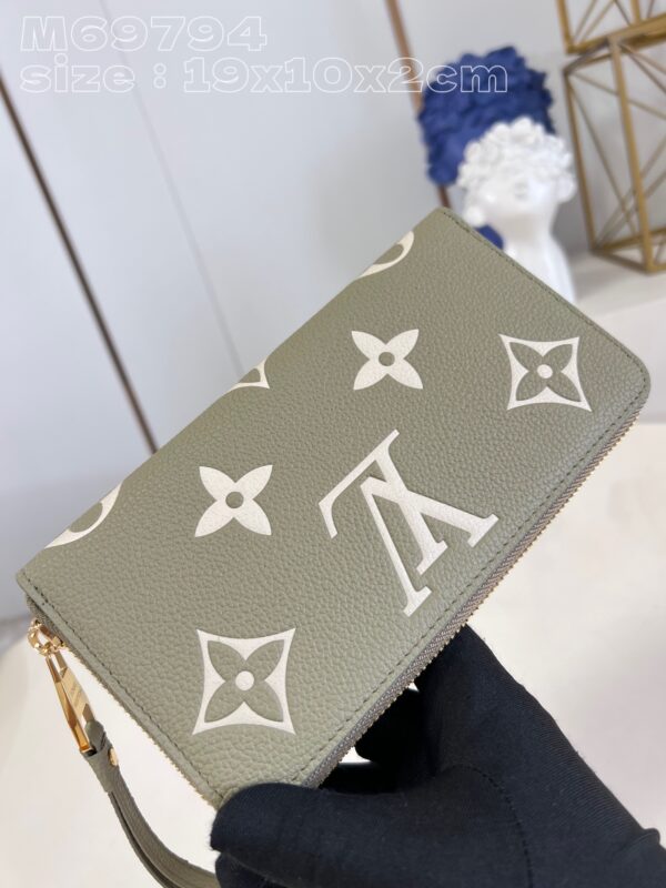 Louis Vuitton Zippy Wallet