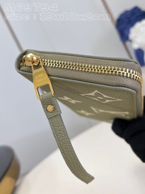 Louis Vuitton Zippy Wallet
