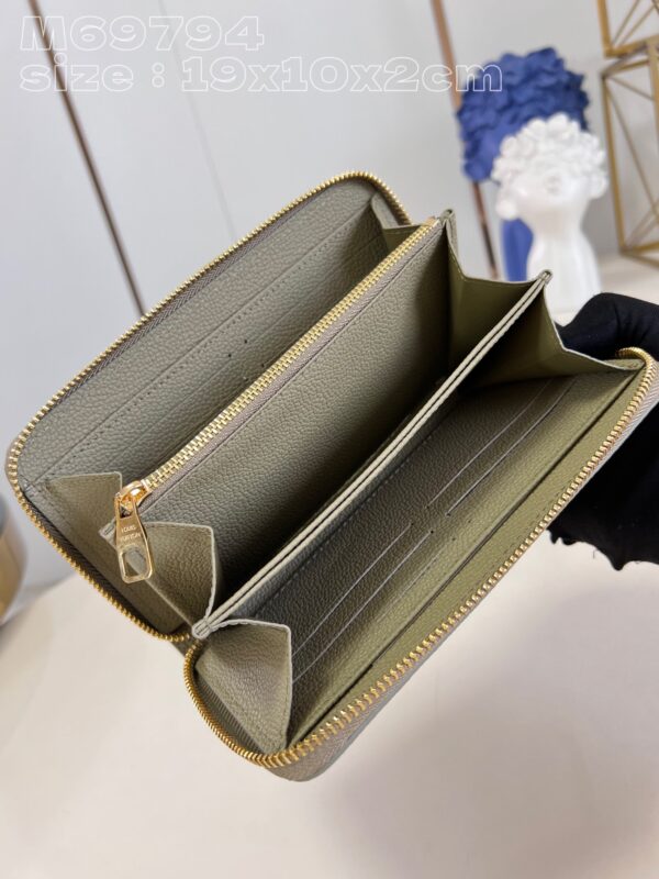 Louis Vuitton Zippy Wallet