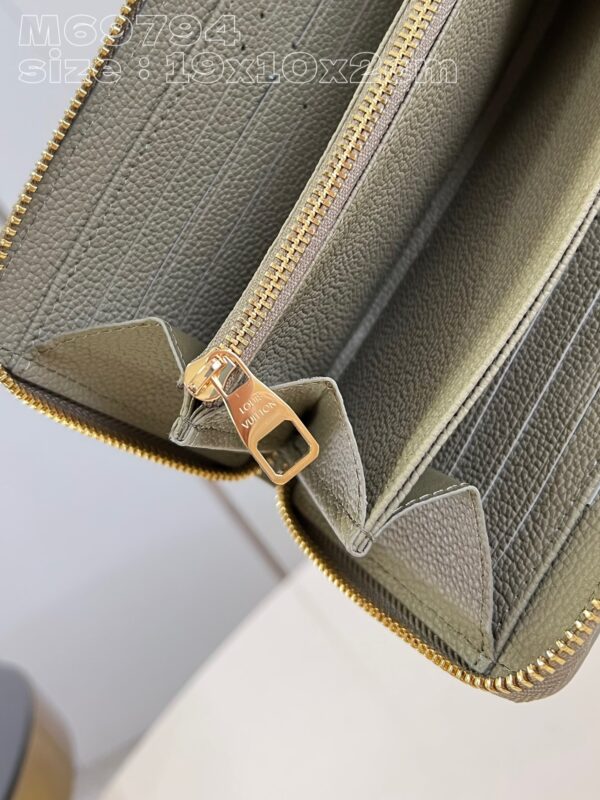 Louis Vuitton Zippy Wallet