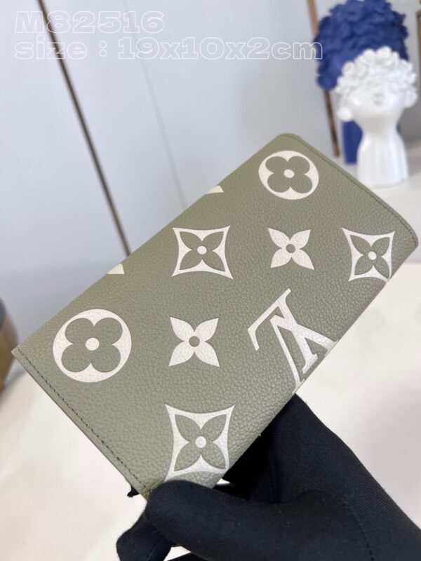 Louis Vuitton  Sarah Wallet