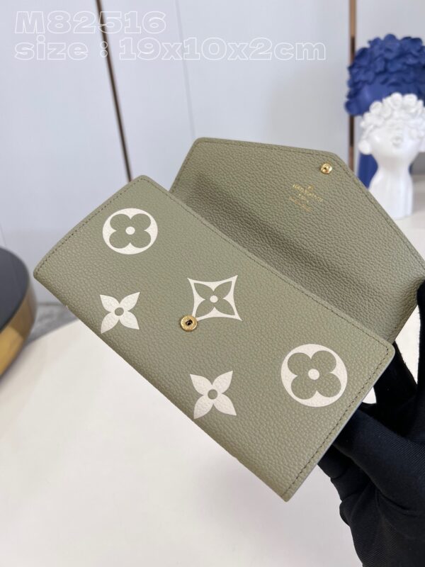 Louis Vuitton  Sarah Wallet