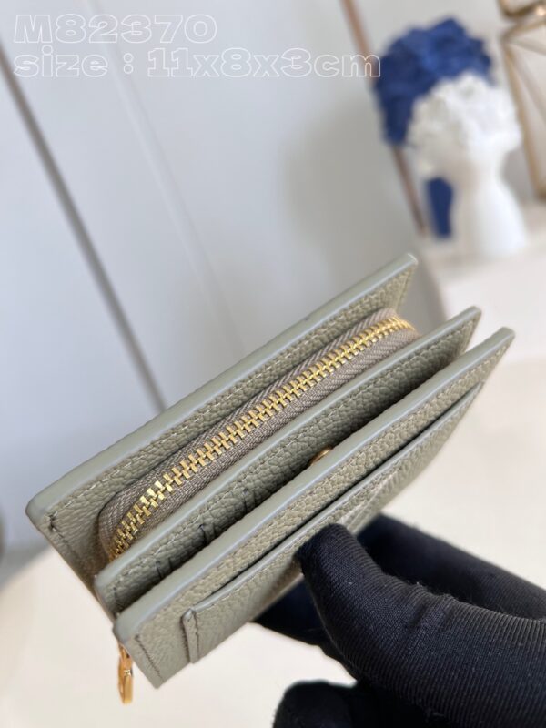 Louis Vuitton  Cléa  Wallet