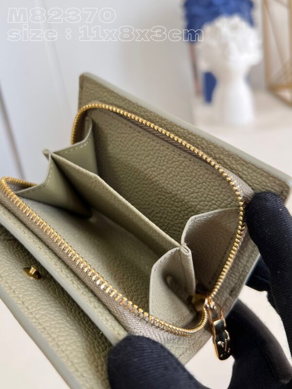 Louis Vuitton  Cléa  Wallet