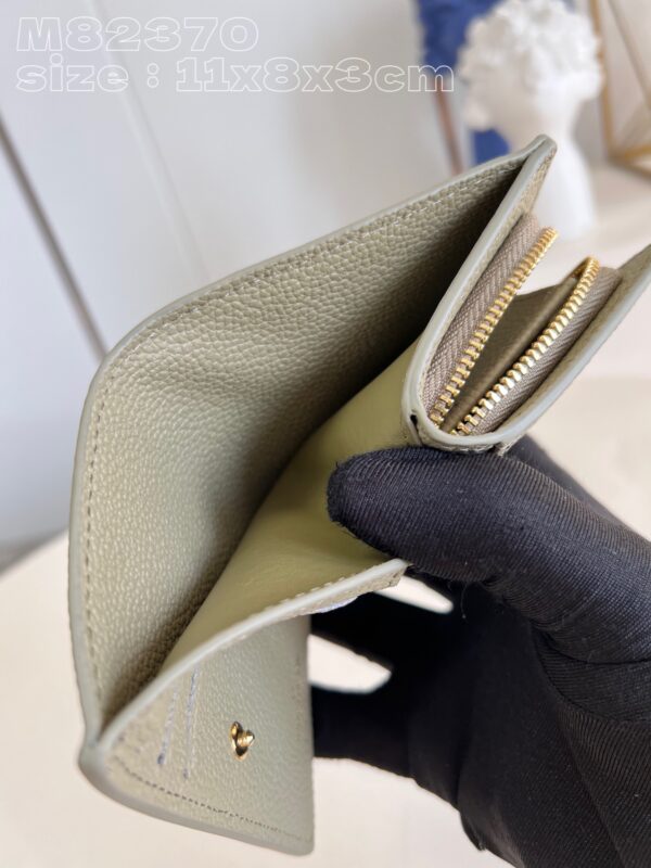 Louis Vuitton  Cléa  Wallet