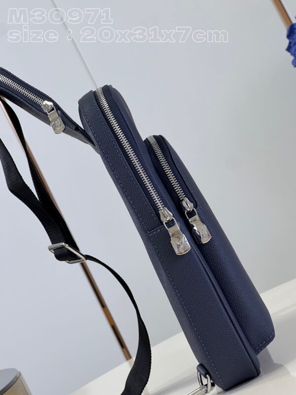 Louis Vuitton Avenue NM Slingbag