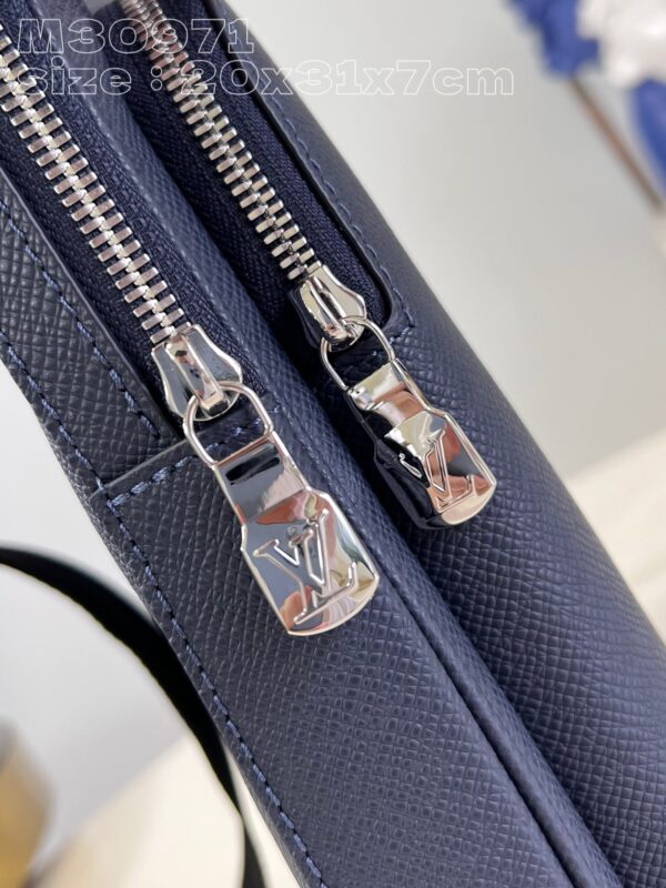 Louis Vuitton Avenue NM Slingbag