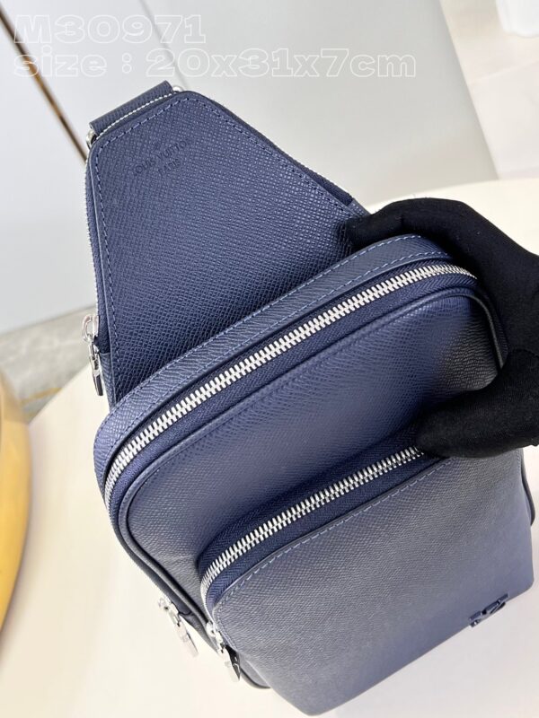 Louis Vuitton Avenue NM Slingbag