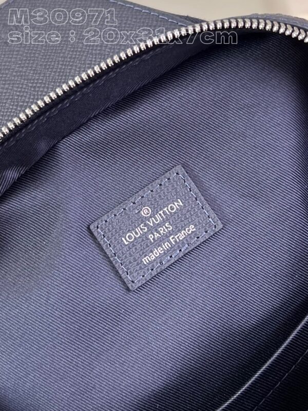 Louis Vuitton Avenue NM Slingbag