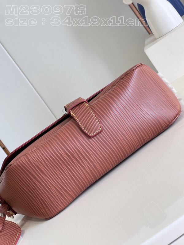 Louis Vuitton Montsouris Messenger