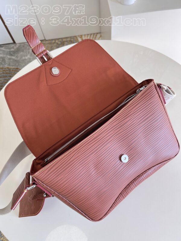 Louis Vuitton Montsouris Messenger