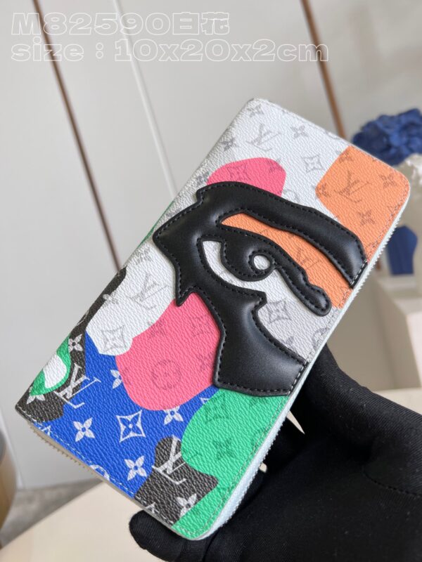 Louis Vuitton Zippy Vertical Wallet