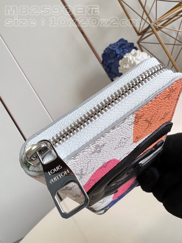 Louis Vuitton Zippy Vertical Wallet