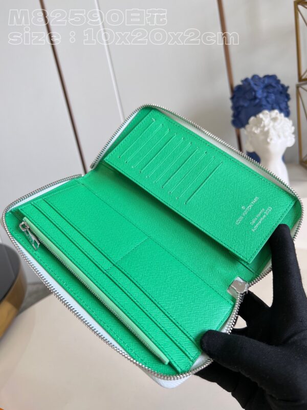Louis Vuitton Zippy Vertical Wallet