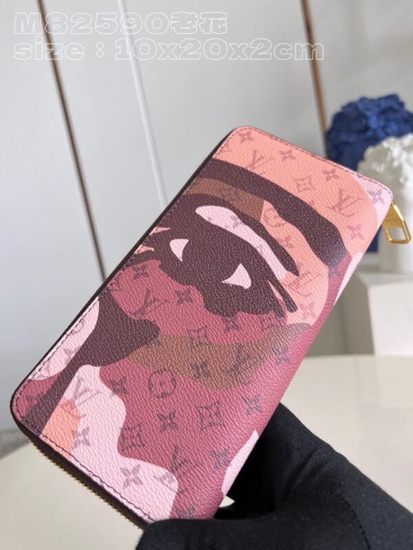 Louis Vuitton Zippy Vertical Wallet