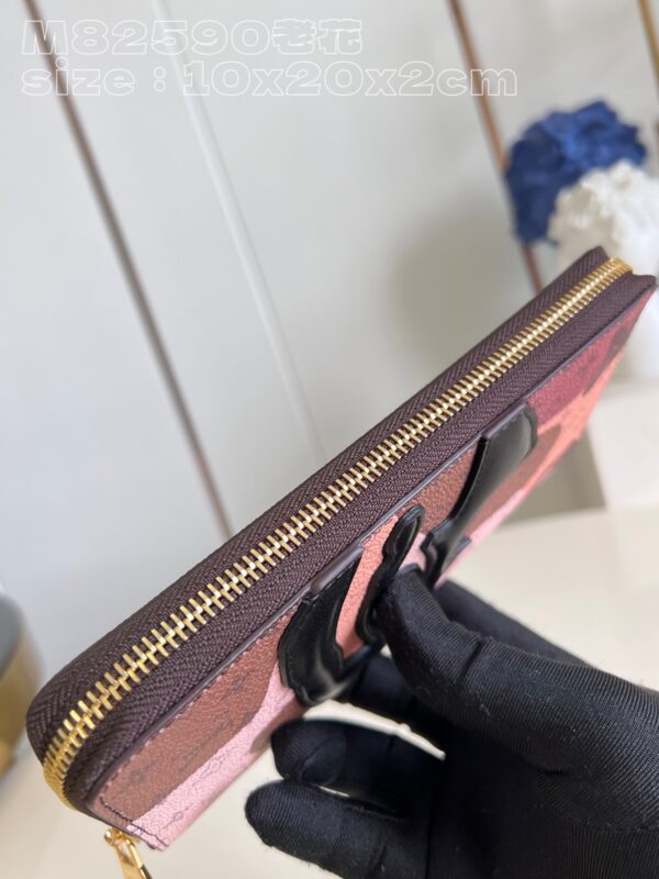 Louis Vuitton Zippy Vertical Wallet