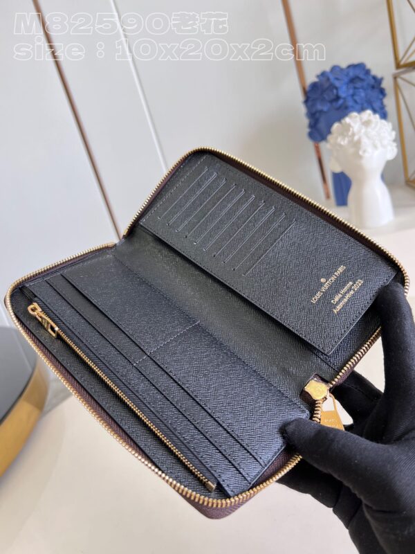 Louis Vuitton Zippy Vertical Wallet
