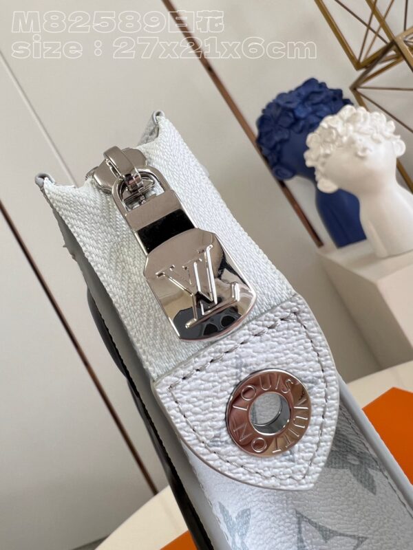 Louis Vuitton Pochette Voyage