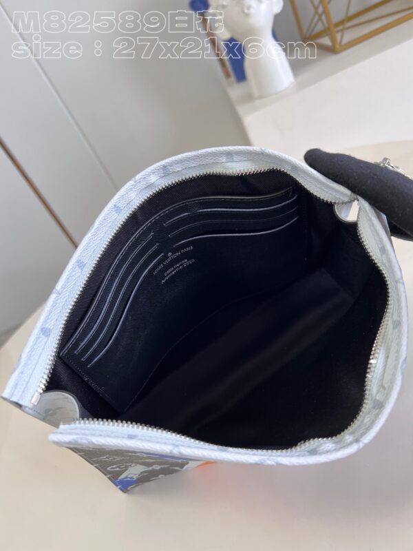 Louis Vuitton Pochette Voyage