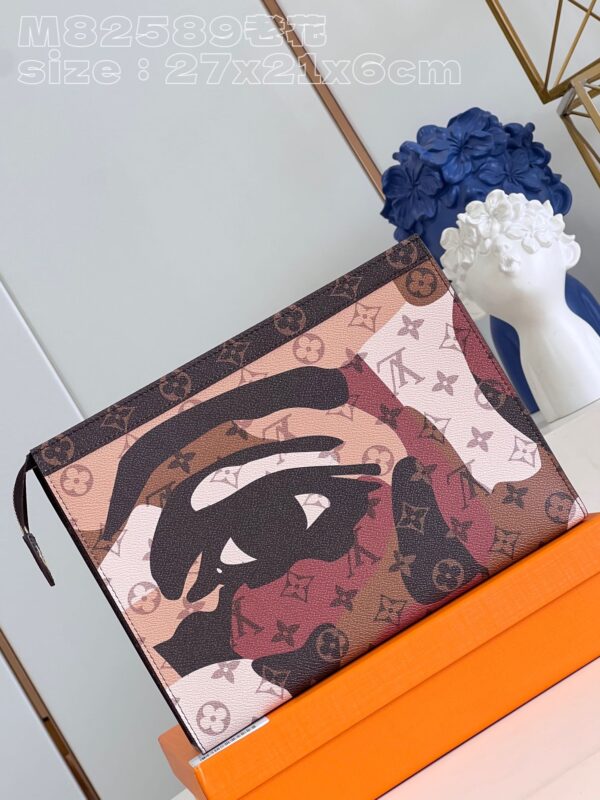 Louis Vuitton Pochette Voyage