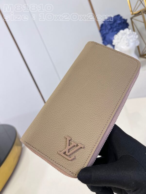 Louis Vuitton Zippy Wallet