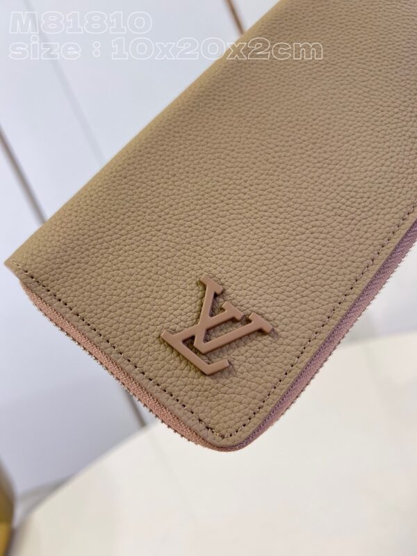 Louis Vuitton Zippy Wallet