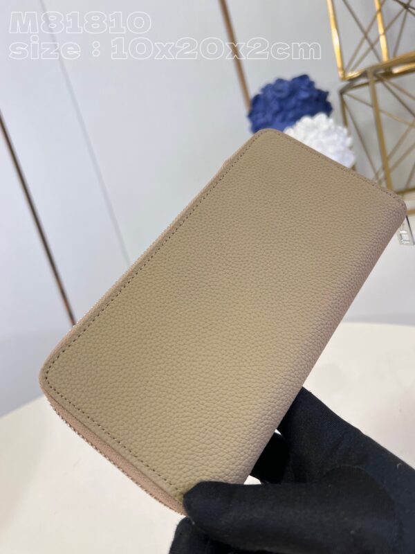 Louis Vuitton Zippy Wallet