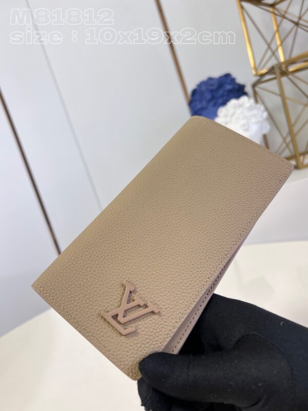 Louis Vuitton Aerogram Brazza Wallet