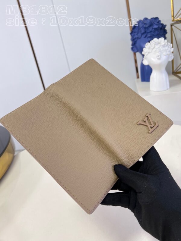 Louis Vuitton Aerogram Brazza Wallet