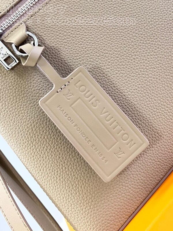 Louis Vuitton Takeoff Pouch