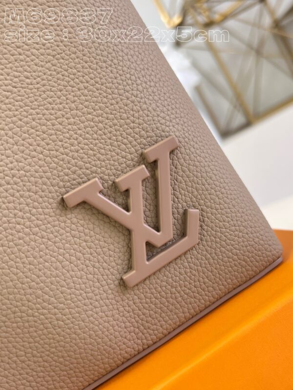 Louis Vuitton Takeoff Pouch