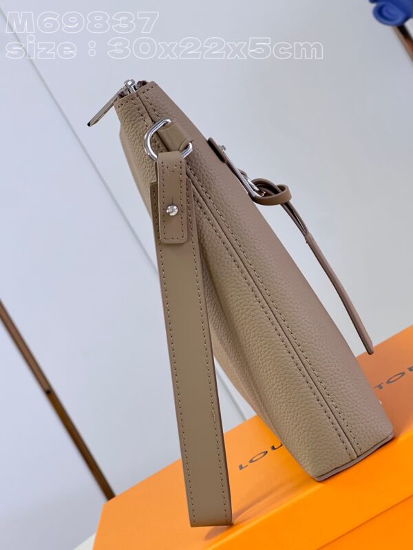 Louis Vuitton Takeoff Pouch