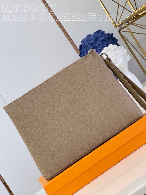 Louis Vuitton Takeoff Pouch
