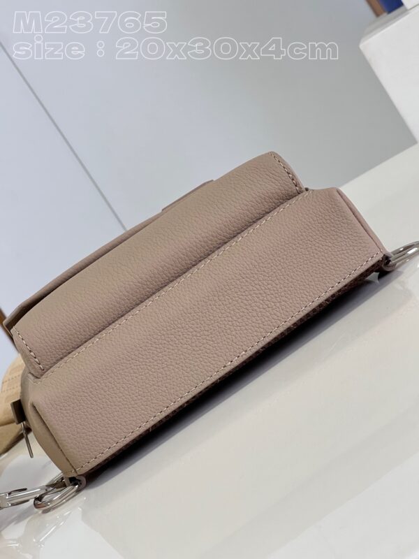 Louis Vuitton Pilot Slingbag