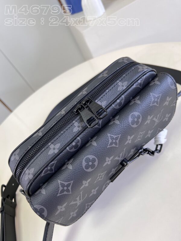 Louis Vuitton Steamer Messenger