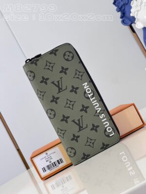 Louis Vuitton Zippy Wallet