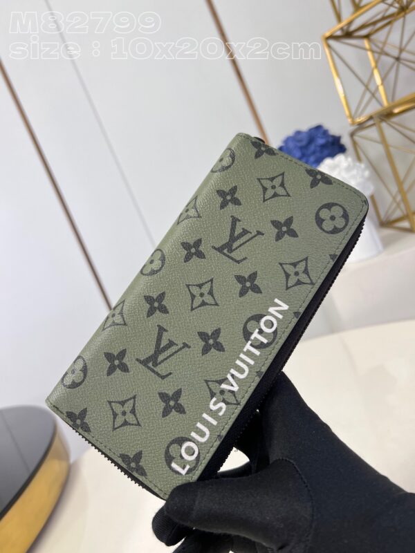 Louis Vuitton Zippy Wallet