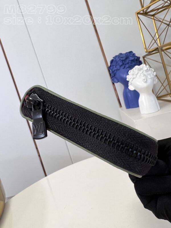 Louis Vuitton Zippy Wallet
