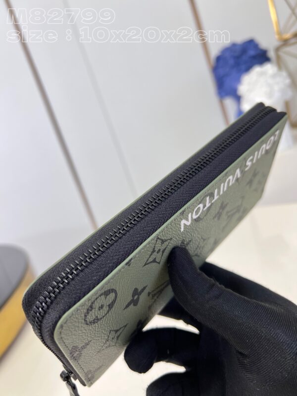 Louis Vuitton Zippy Wallet