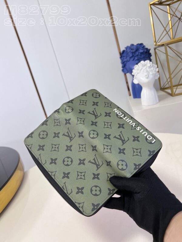 Louis Vuitton Zippy Wallet