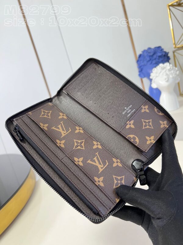 Louis Vuitton Zippy Wallet
