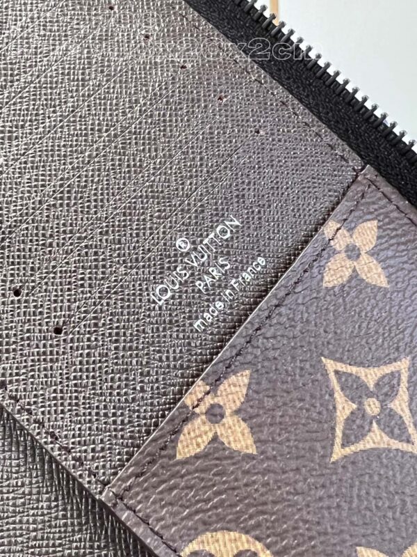 Louis Vuitton Zippy Wallet