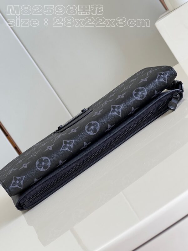 Louis Vuitton Pochette S-Lock